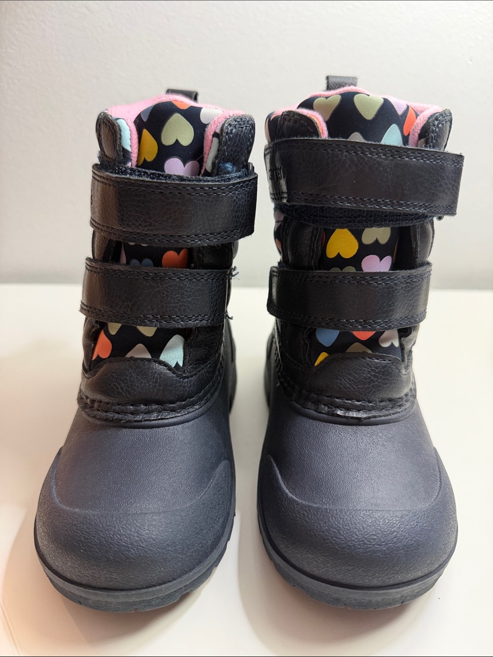 Girls Carter's Black Snow Boots with Multicolor Heart Lining SZ 6